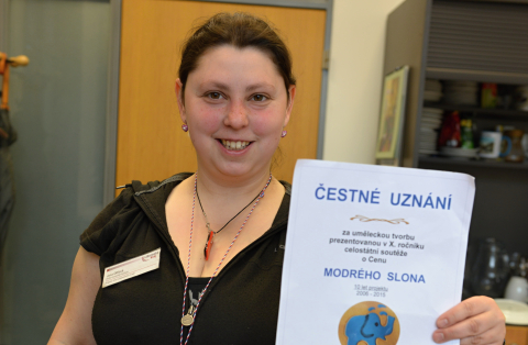 Pracovnice krajského úřadu si vymalovala uznání Ceny Modrého slona 2015